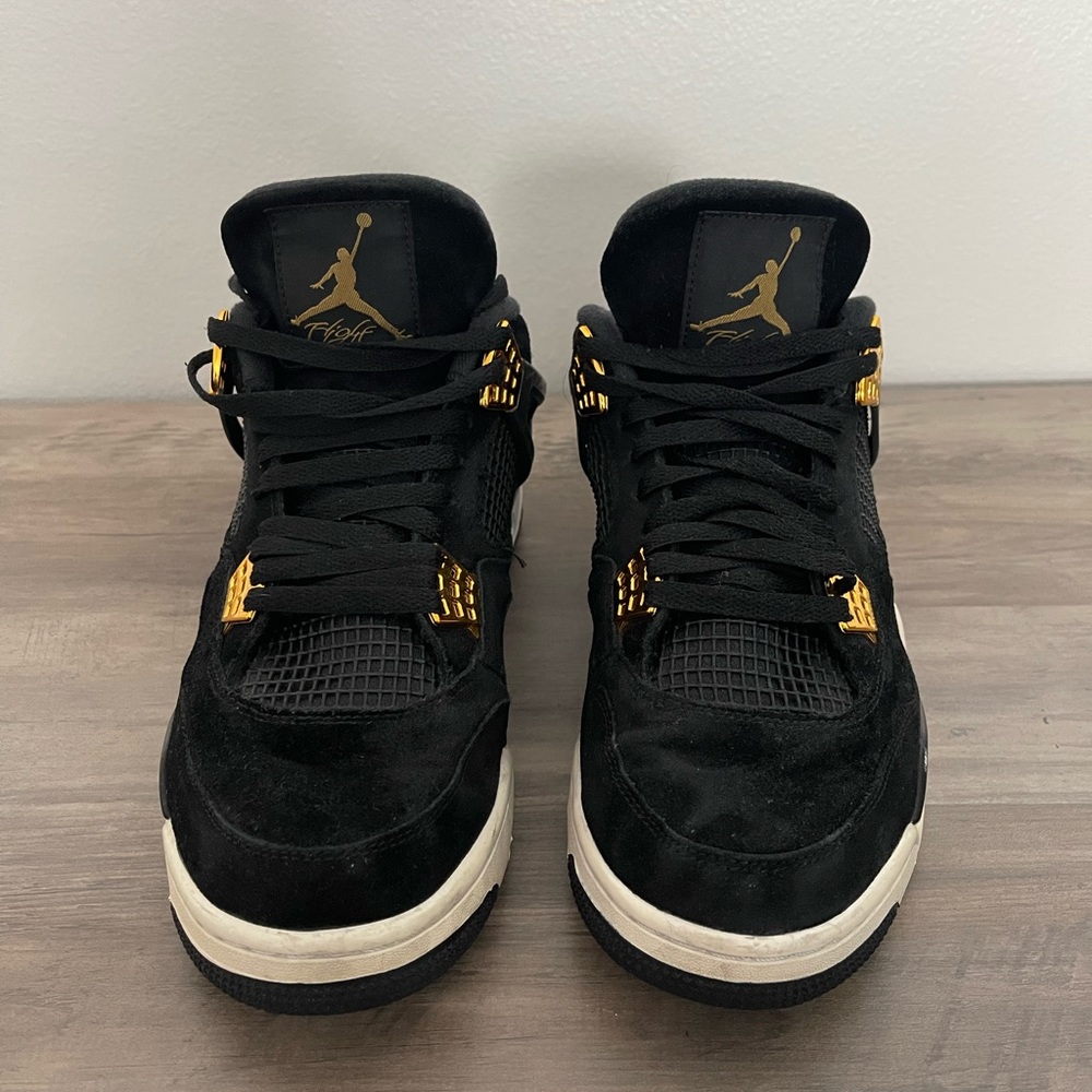AIR JORDAN 4 RETRO
"Royalty"